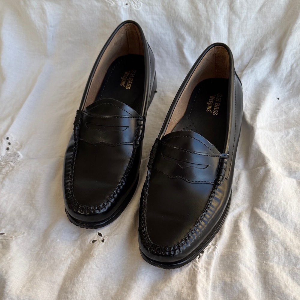 G.H. Bass Weejuns “Whitney” Black Leather Penny Loafers size 8M